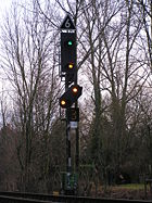 Einfahrisgnal des Bahnhofs Friedrichsdorf. Signalbegriff: Langsamfahrt mit 60 km/h sowie 30 km/h und Halt erwarten (Hp 2 mit Lf 7 und Vr 0 mit Zs 3v)