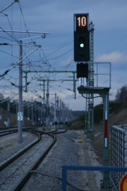 Ks-Signal in Allersberg in der Funktion eines Hauptsignals. Signalbegriff: Fahrt (Ks 1) mit 100 km/h