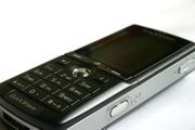 Sony Ericsson K750i mit 2-Megapixel-Kamera, MP3- und Video-Player