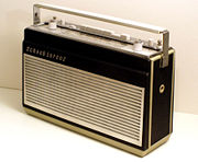 Leistungsfähiges Transistor-Kofferradio Touring 70 Universal, das Spitzenmodell von Schaub-Lorenz (1966)