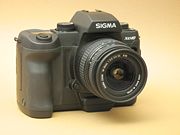 Sigma SD10 mit Standardzoom Sigma 18–50mm / 1:3,5–5,6